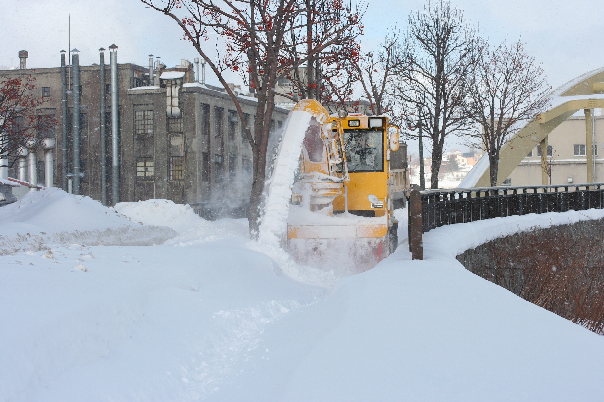もうすぐ雪の季節。除雪車両の課題解決は高度なGPS機能で！｜経営者と 